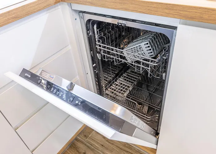 Stylish 1br Flat Garden Balcony Parking *