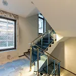 Stylish 1br Flat Garden Balcony Parking Apartamento