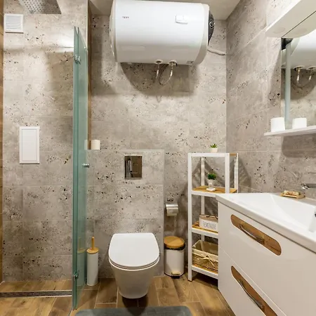 Stylish 1br Flat Garden Balcony Parking
