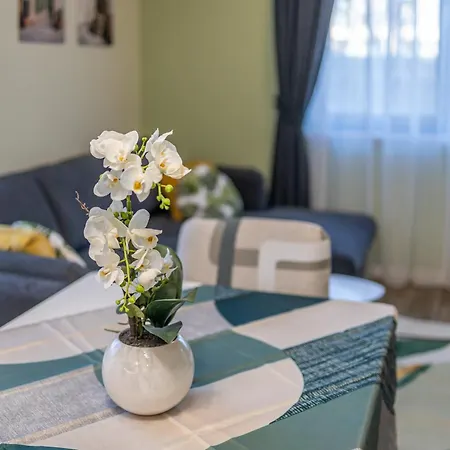 Apartment Stylish 1br Flat Garden Balcony Parking *