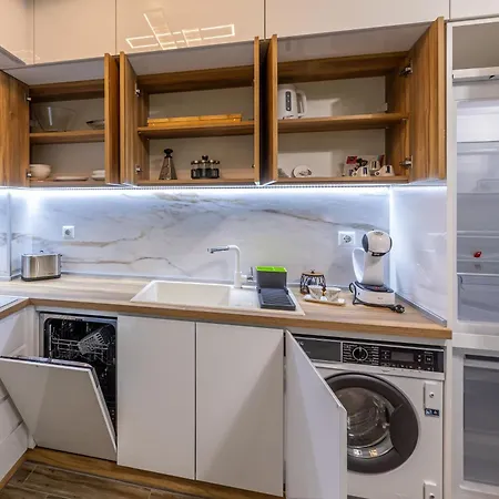 Stylish 1br Flat Garden Balcony Parking