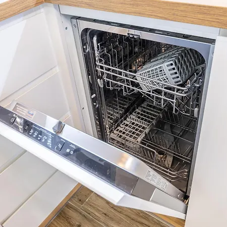 Stylish 1br Flat Garden Balcony Parking *