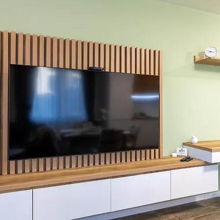 Stylish 1br Flat Garden Balcony Parking Apartamento