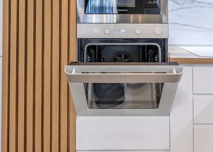 Stylish 1br Flat Garden Balcony Parking Apartment