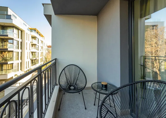 Stylish 1br Flat Garden Balcony Parking Apartment *