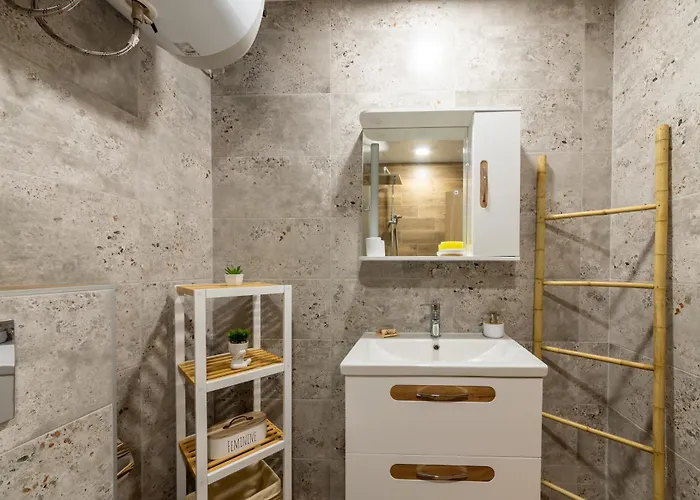 Stylish 1br Flat Garden Balcony Parking Apartment