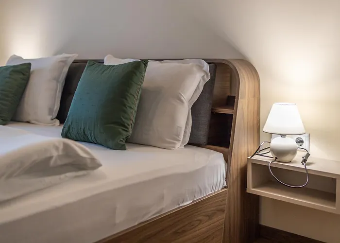 Stylish 1br Flat Garden Balcony Parking *