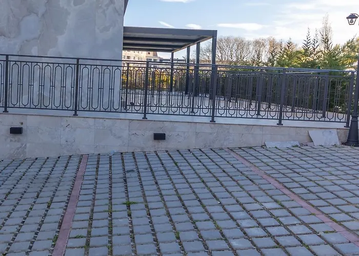 Stylish 1br Flat Garden Balcony Parking *